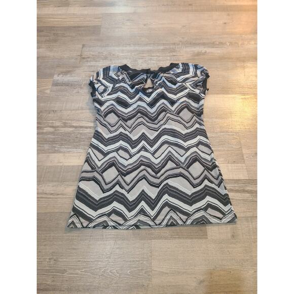 Cato small women's geometric blouse with keyhole button back - Picture 2 of 8